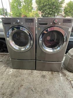LG WASHER AND GAS DRYER SET WITH PEDESTALS. FREE SHIPPING AND INSTALLATION