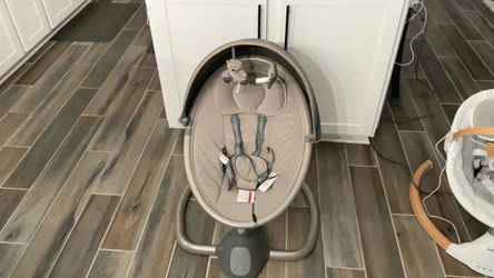 Monbebe electric swing. Never used.