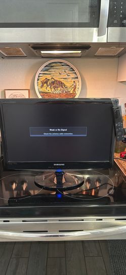 Samsung Syncmaster B2230HD monitor with HDTV monitor