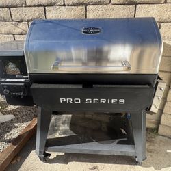 Pitboss Pro Series 1600 Pellet Smoker 