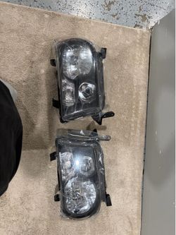 2007-2013 tundra headlights (need to sell fast)
