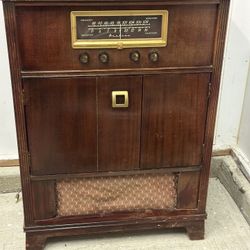 Vintage Radio Record Player 