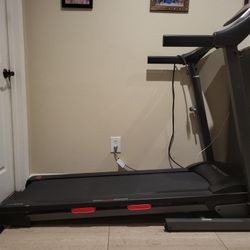Folding treadmill