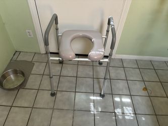Brand new Homland raised toilet seat.