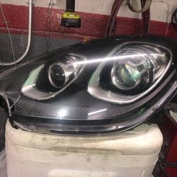 Porsche Macan headlight and fog light turn signal