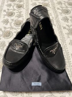 PRADA BLACK LEATHER SCRUNCH LOAFER FLATS SIZE 36 EU / 6 US - RETAIL $975.00
