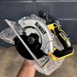 DeWalt 20v BRUSHLESS 6-1/2” Sidewinder Style Circular Saw (Tool Only) 