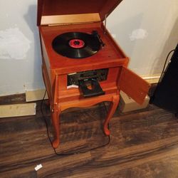 Record Player,CD Player, Am,FM,Tape Player,Crosley,$60