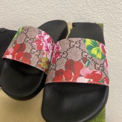 Ladies Gucci Slides 