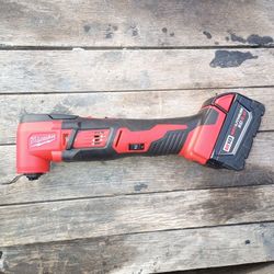 Milwaukee M18 Multi-Tool w/ M18 XC 5.0 Battery 