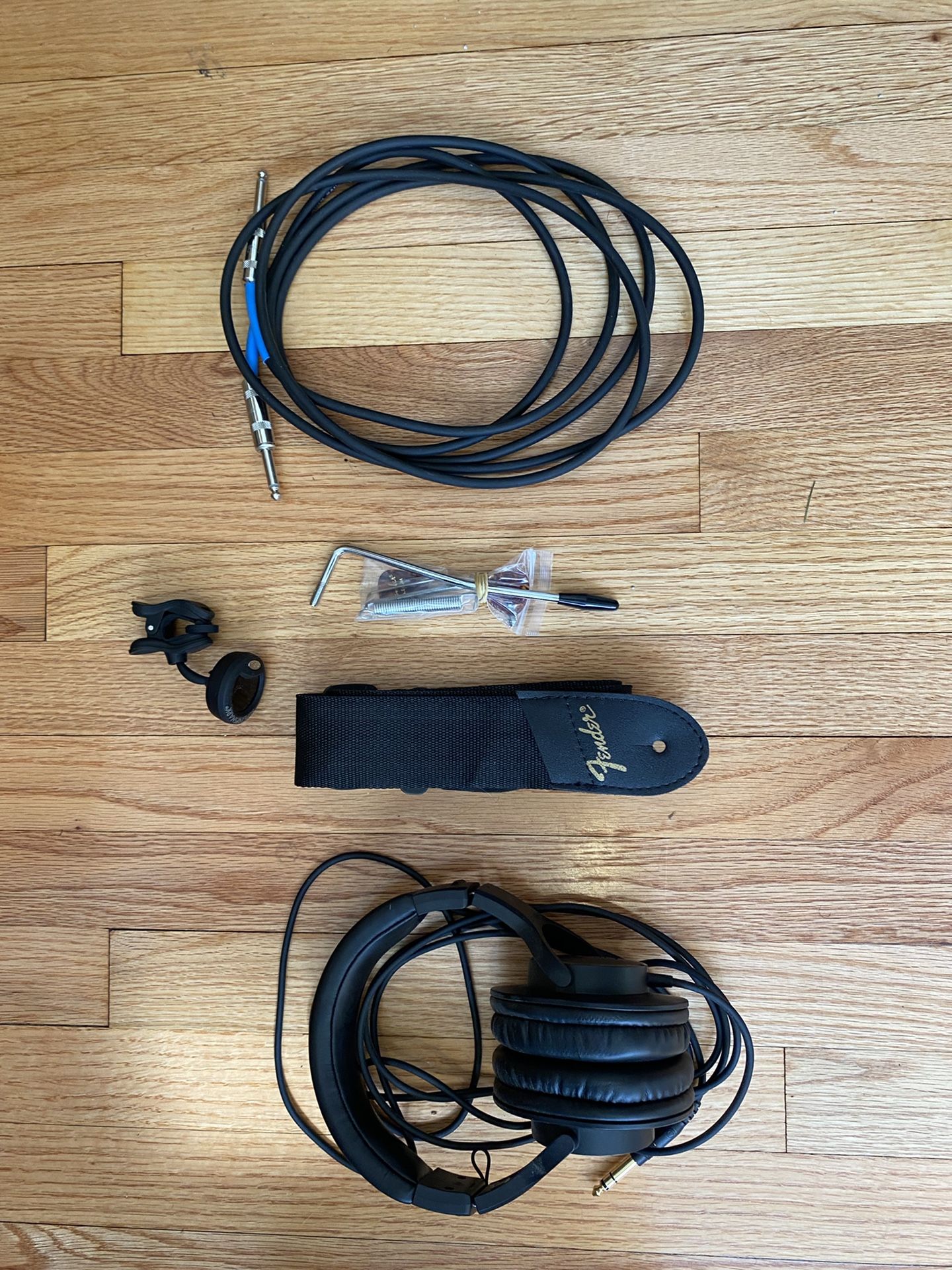 Stratocaster Electric Guitar, Amp, Bag & Accessories.