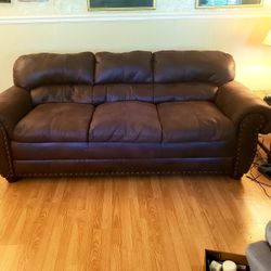 Very Nice Sofa , Loveseat And 3 Ft X 3 Ft Ottoman/ Coffee Table 