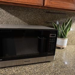 Like New Inverter Microwave 