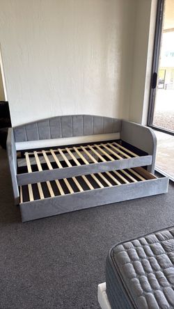 Day bed with trundle