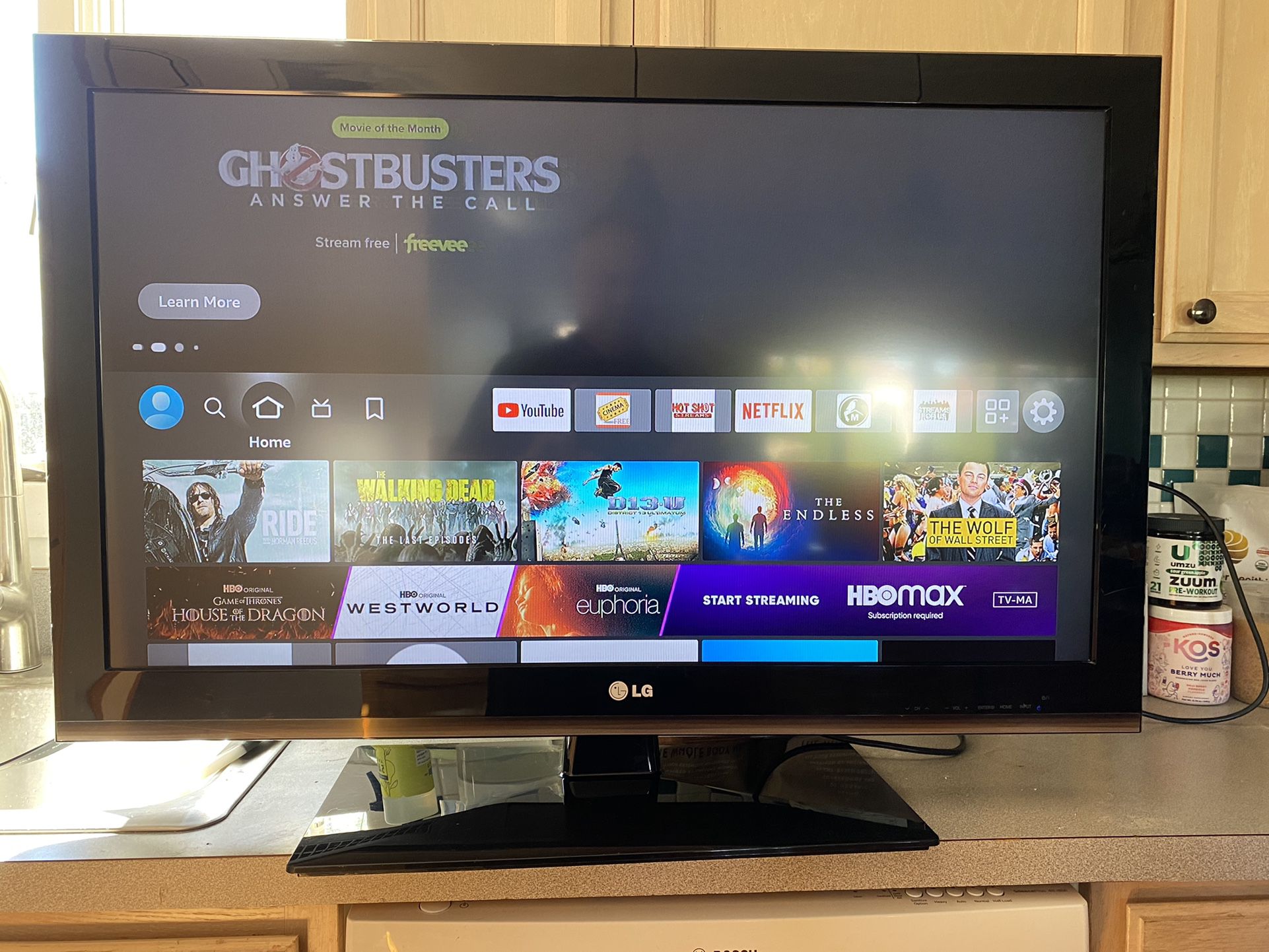 LG 37 inch 1080 P LCD TV with a remote