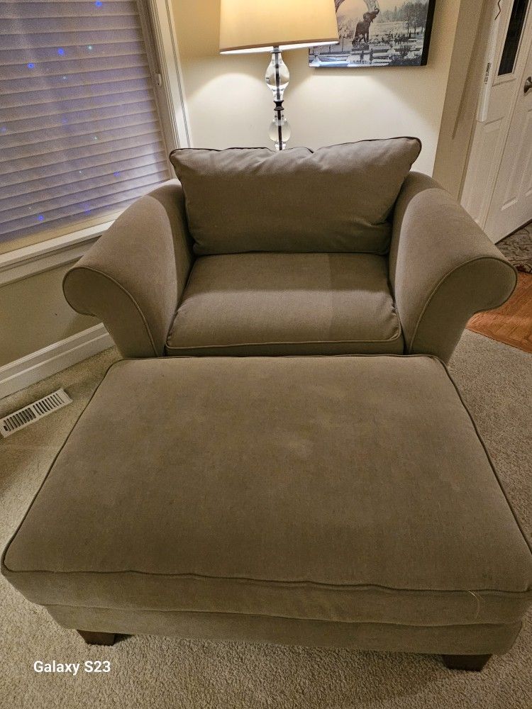 La-Z-Boy Large Chair And Ottoman