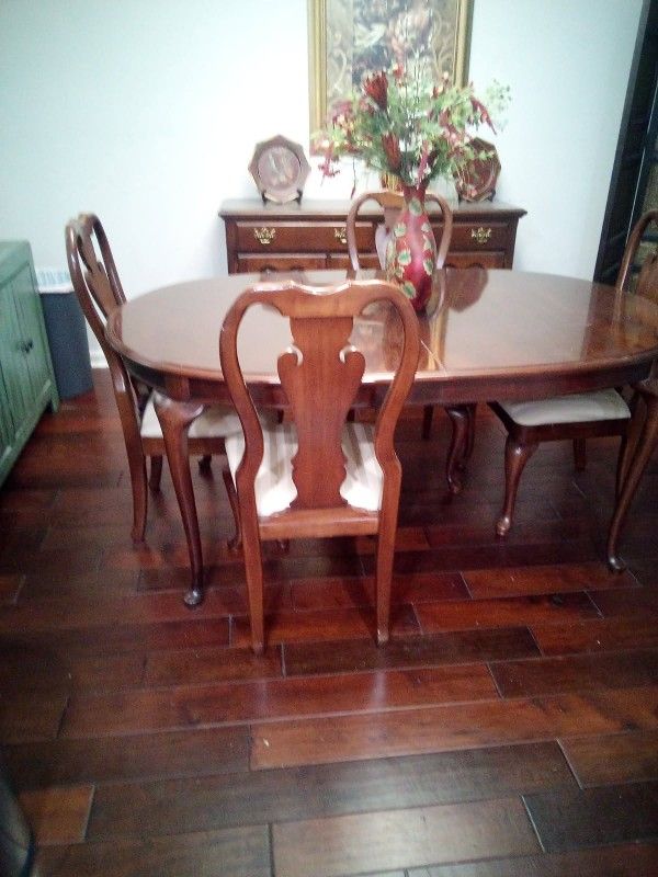 Dining Room Table 6 Chairs