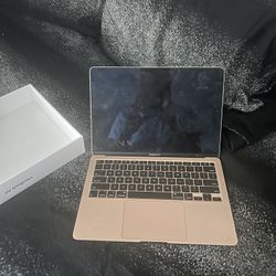 MacBook Air 2020 LCD Screen Cracked 