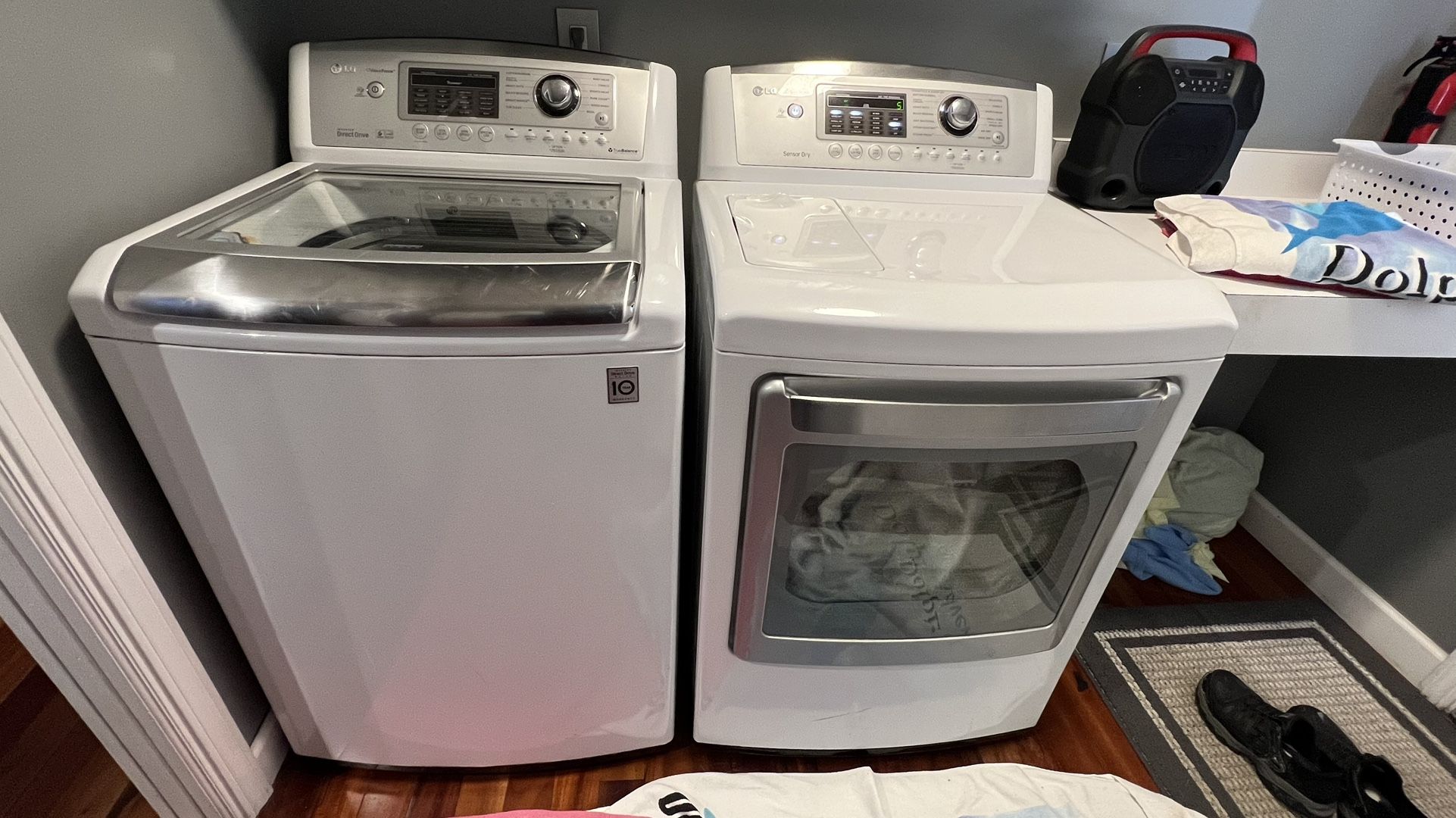 LG Washer/Dryer Combo Laundry Set
