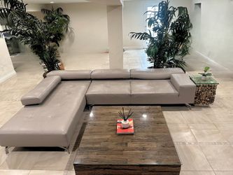 Rigoletto Sofa with Moving Headrests By Cierre