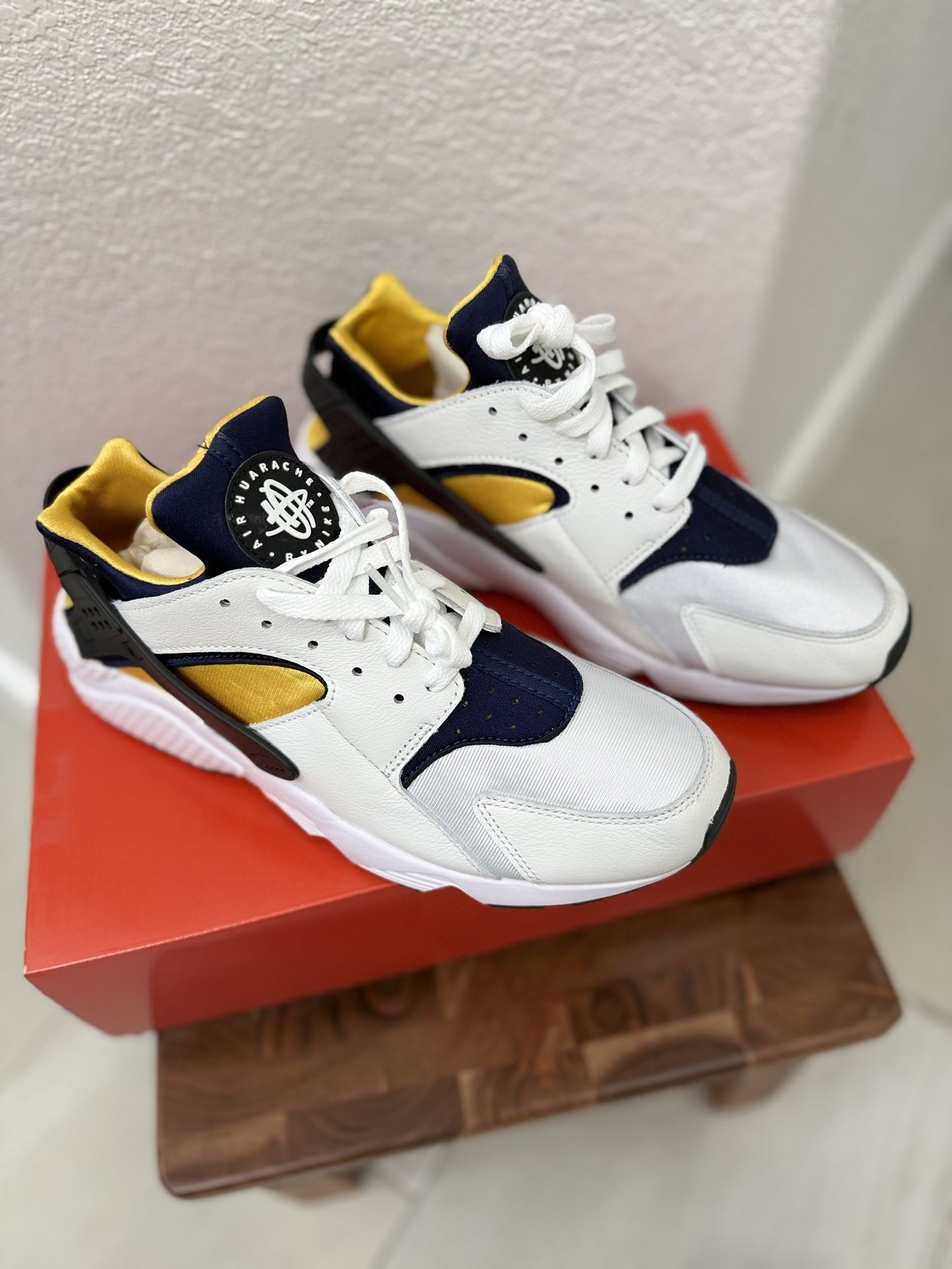 Nike Air Huarache Michigan DD1068-107 Mens Shoes New