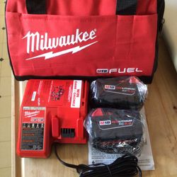 2 Milwaukee M18 XC5.0 Batteries With M18/M12 Charger  And Tool Bag.  Everything Is Brand NEW .  NUEVO.