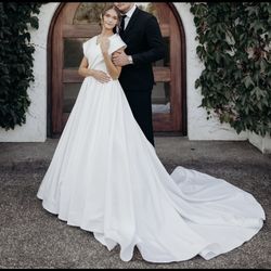 Elegant Satin Wedding Dress. 