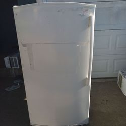 Whirlpool Top-Freezer Refrigerator White
