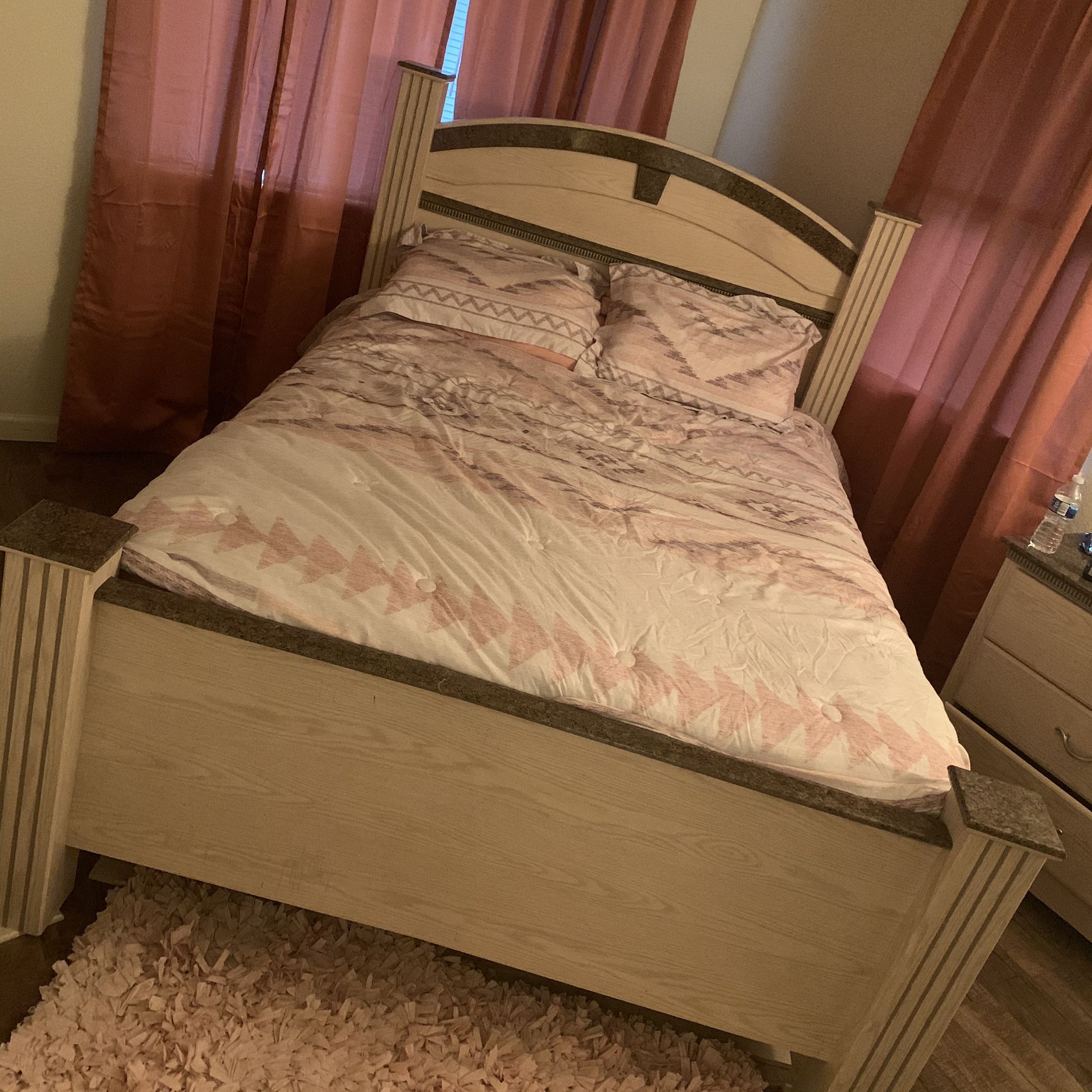 Queen Size bed set