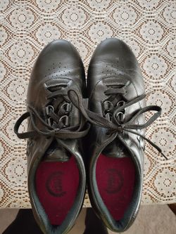 SAS *Free Time Shoes* Like new. Only worn a handful of times . Size 9 1/2 M. These were over 200.00.