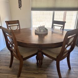 Dining Room Table & Chairs