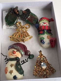 Christmas holiday brooch lot 😍ALL FOR $7