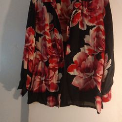 Size 14 Beautiful Blouse with 2 split On The Side,i Love This Blouse but i Can't wear It.