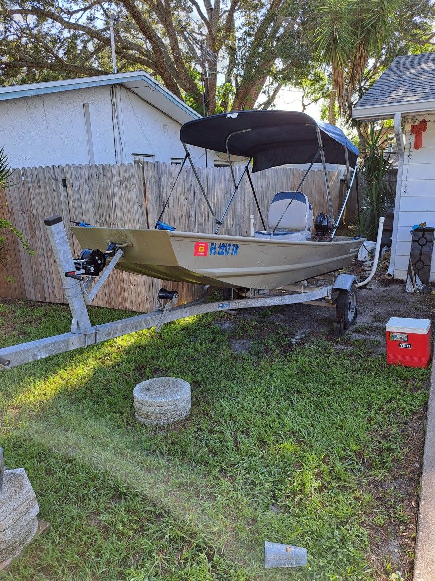 2015 Tracker Topper Boat
