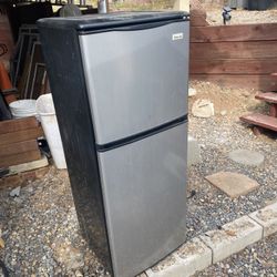 Refrigerator Free Excellent Compressor For Parts Or Fix