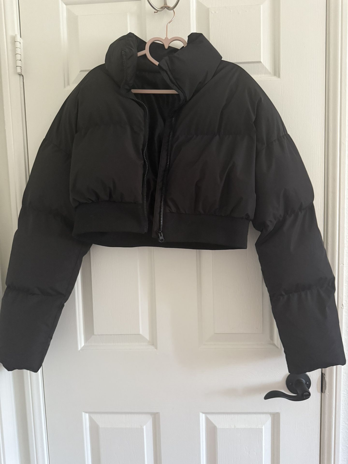 CROPPED BLACK JACKET SIZE LARGE