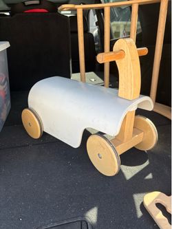Wooden riding toy