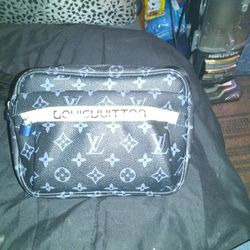 Louis Vuitton Messenger Bag 