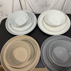 New in box Famiware Saturn 12 Pc Dinnerware Sets