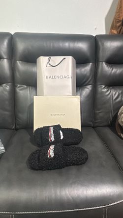 Balenci Slides size 9