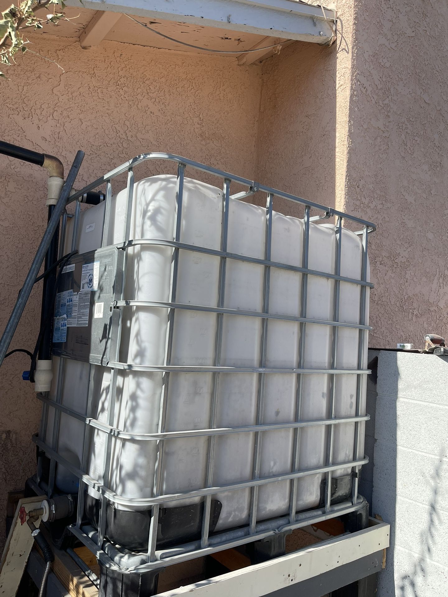 275 Gallons Water Tank 