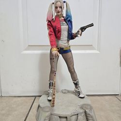 Harley Quinn Suicide Squad Premium Statue 19" TALL READ