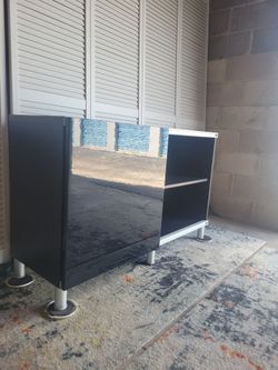 Cabinet/ TV stand