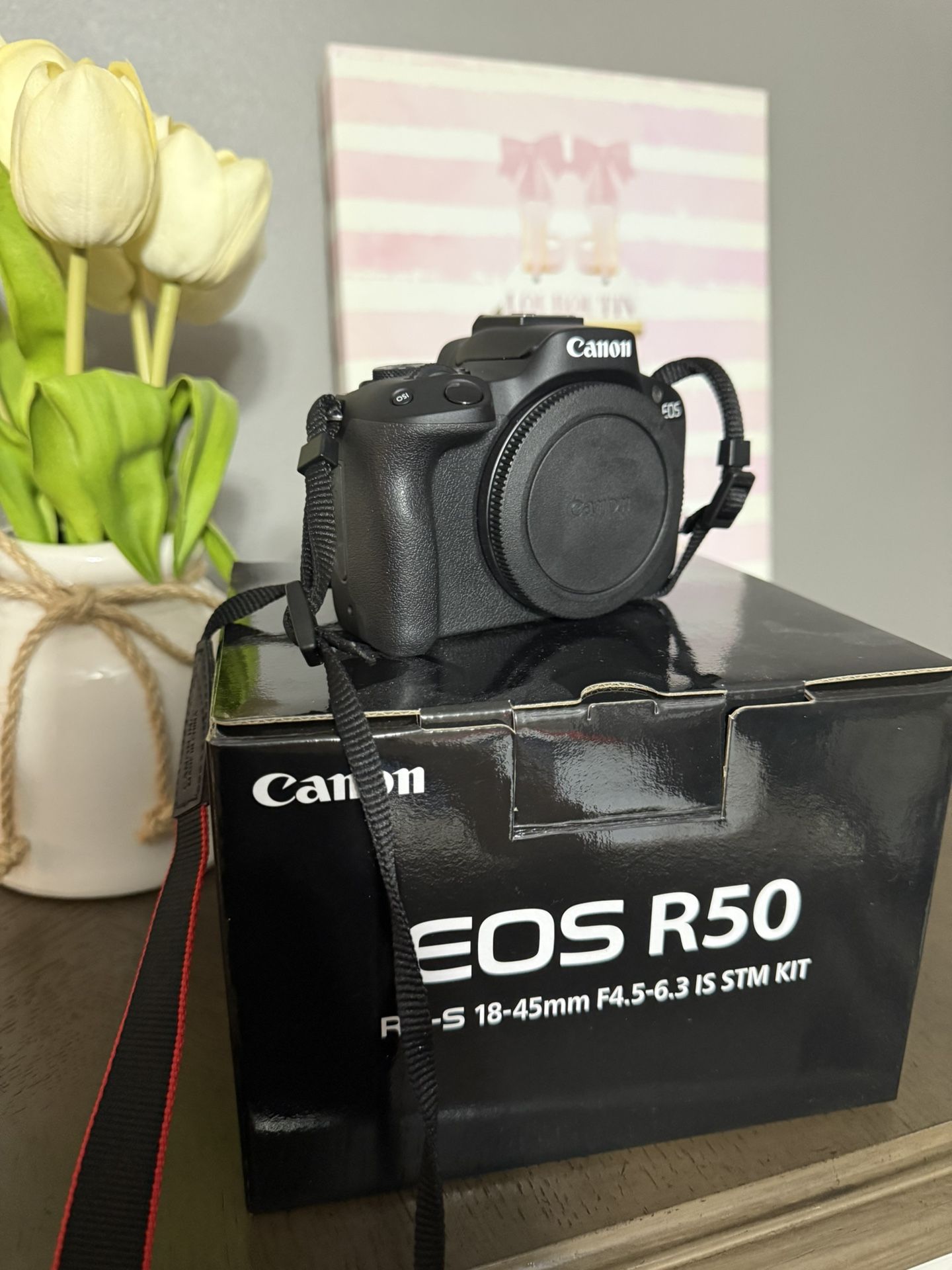 Canon Eos R50. (body)