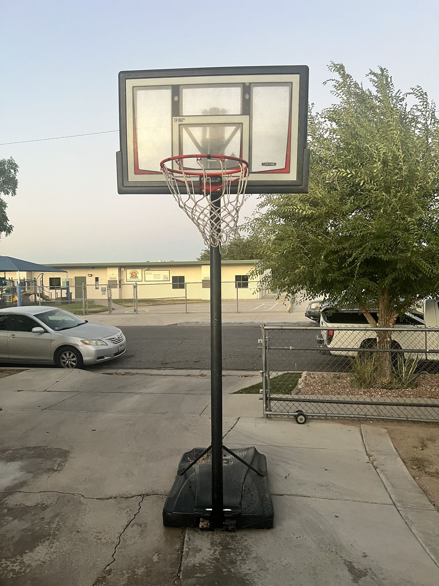 Basketball Hoop Court (Plastic) 