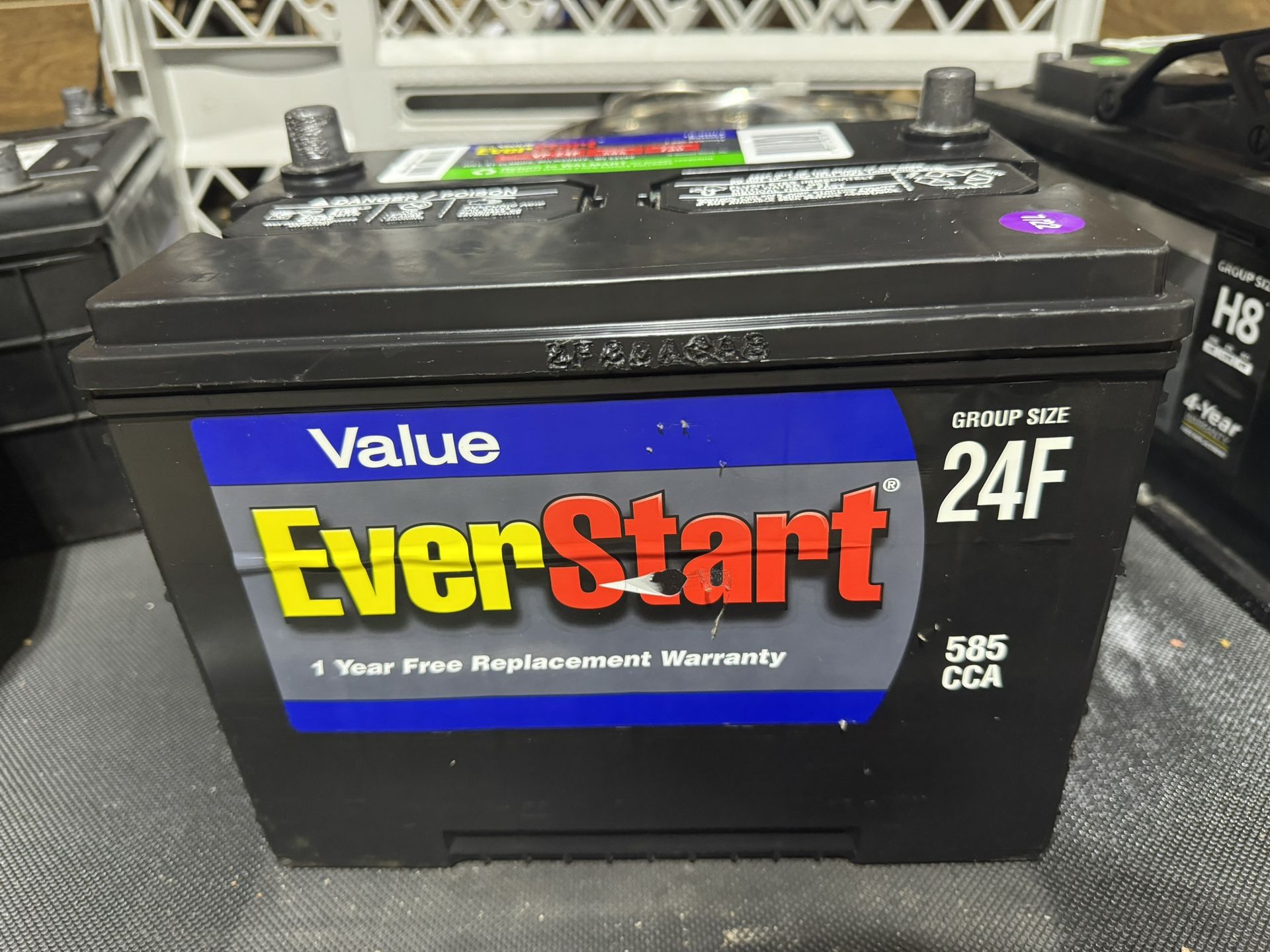 EverStart Maxx Lead Acid Car Battery, Group Size 24F 12 Volt, 750 CCA Batteria