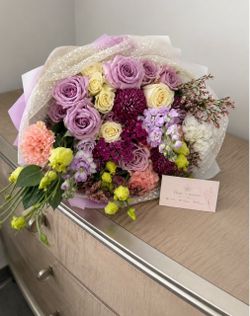 I make custom bouquets in Downey (deposit only)