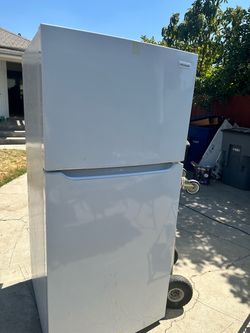 Wife Frigidaire refrigerator