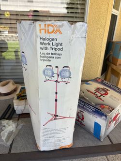 Halogen work light with Tripod and table top or floor light