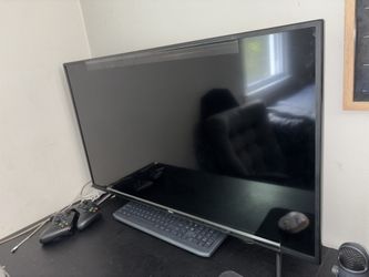 44 inch Roku TV with remote